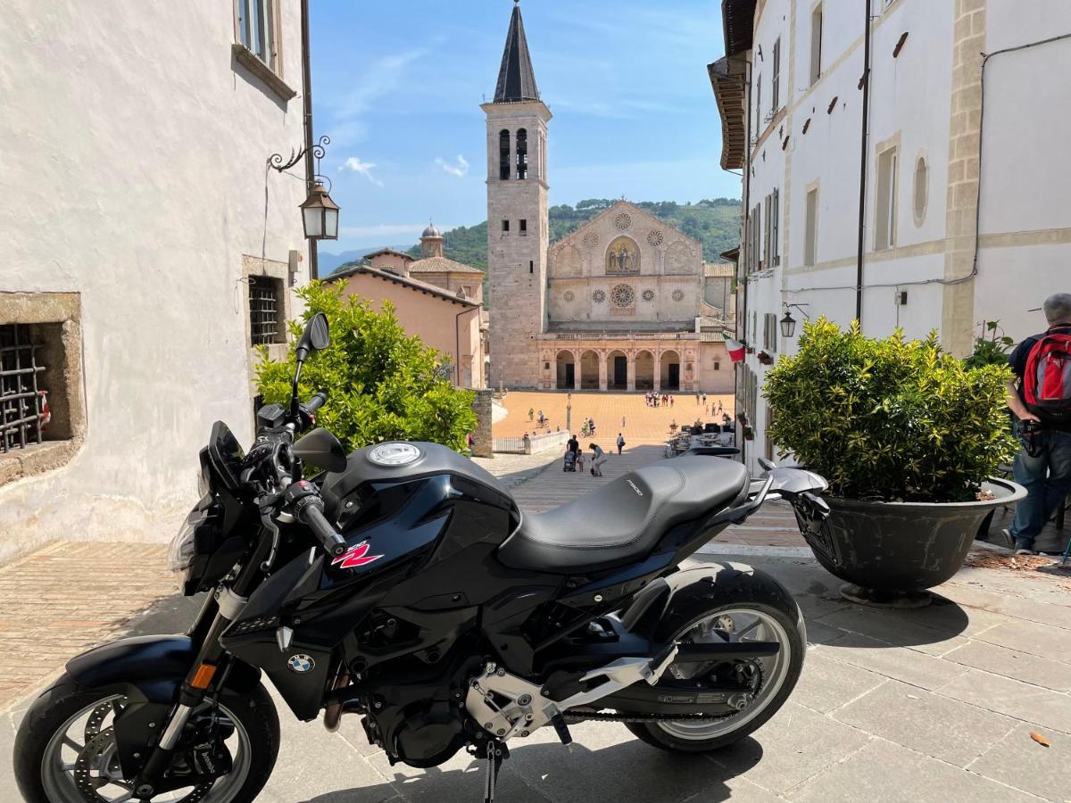 Appartamento Di Via Monterone 斯波莱托 外观 照片